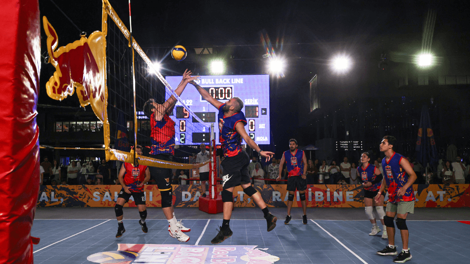 Red Bull Back Line ile sokak voleybolu’nun kuralları yeniden yazılıyor